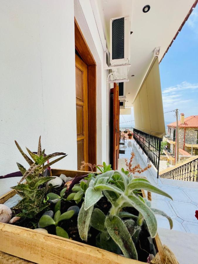 Guesthouse Lykourgos Mavrommation Bagian luar foto