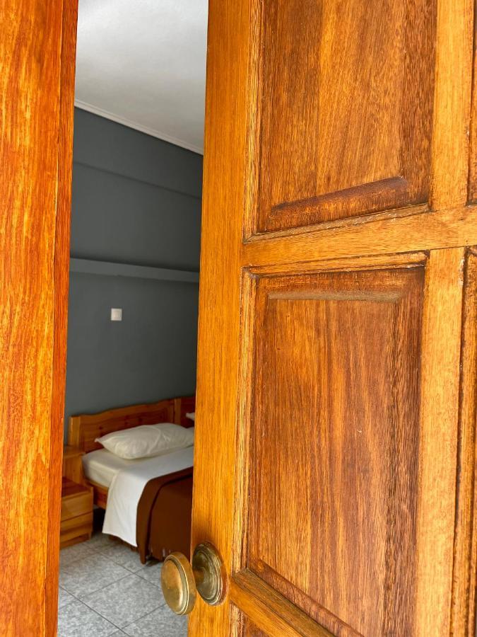 Guesthouse Lykourgos Mavrommation Bagian luar foto