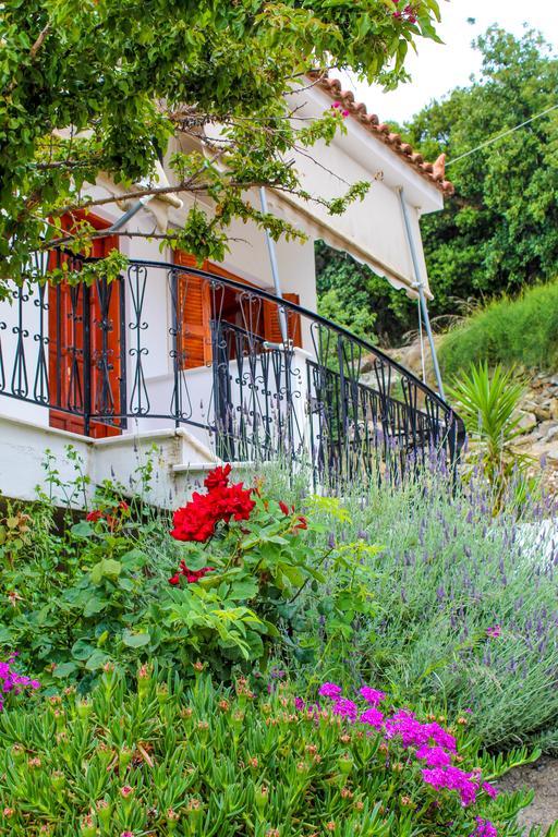 Guesthouse Lykourgos Mavrommation Bagian luar foto